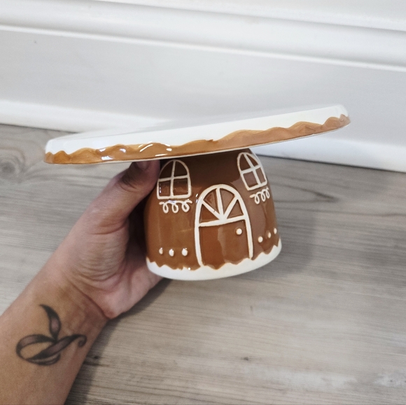 Target Bullseye Playground Christmas 2025 Ceramic Gingerbread Cake Stand - Picture 4 of 8
